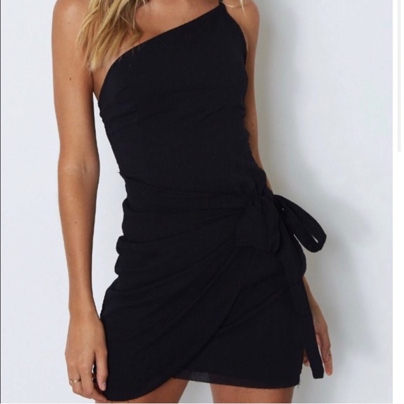 White Fox Boutique Dresses & Skirts - ❗️SOLD❗️One shoulder black mini dress
